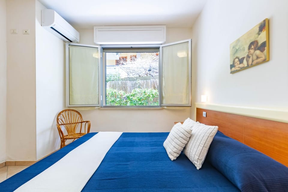 Bed, Photo of the whole room, Bedroom, air conditioner