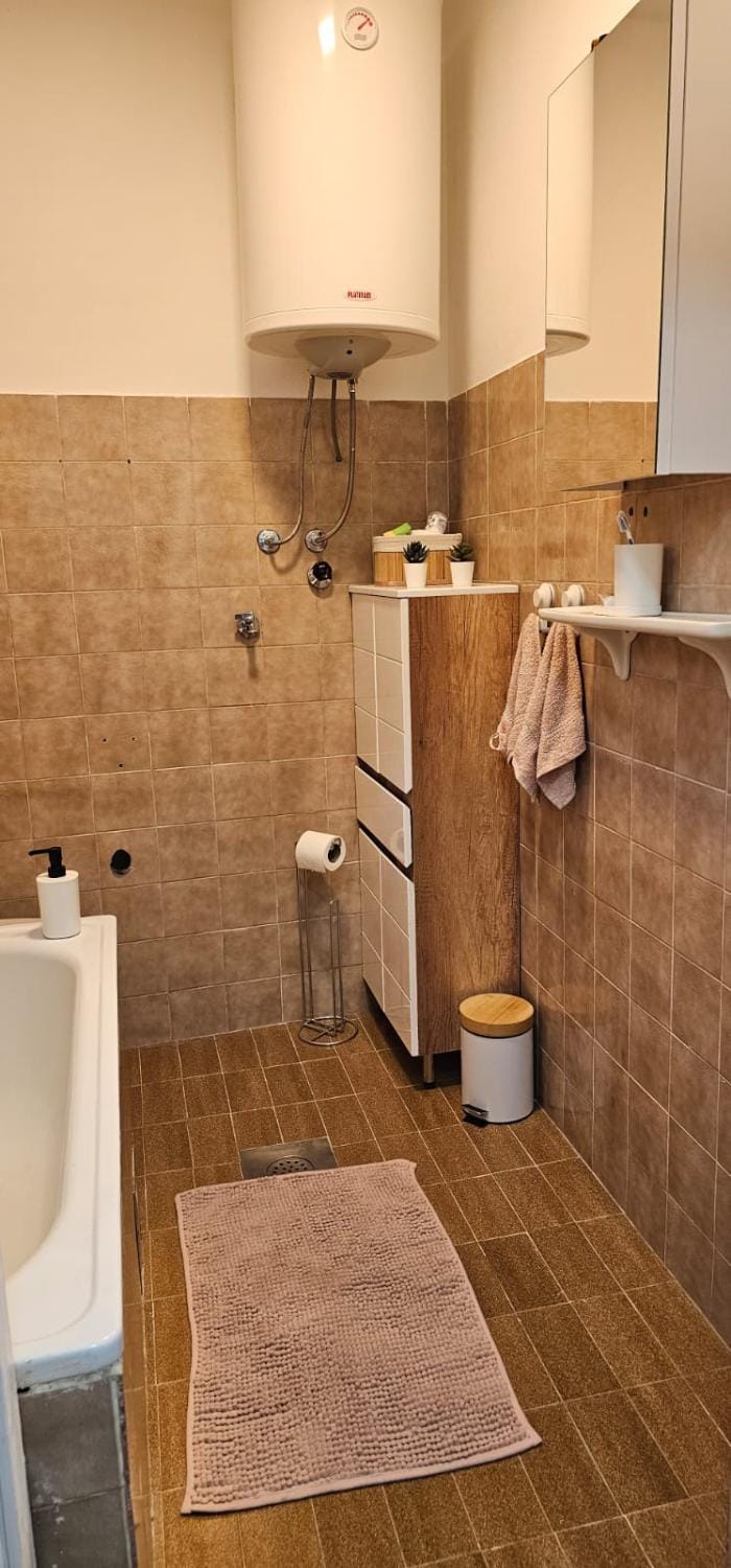 Bathroom, towels