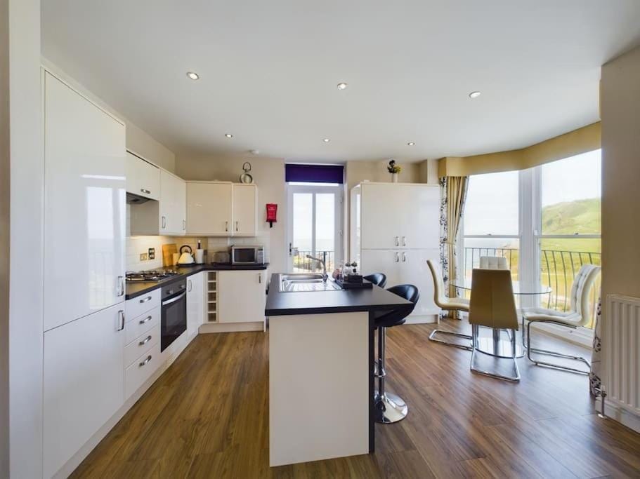 The Cambria - 2 bedroom Apartment Apartment in Ilfracombe