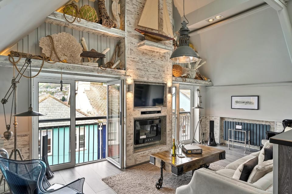 Communal lounge/ TV room, Living room