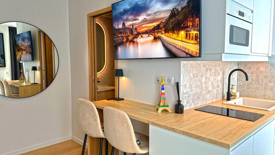 TV and multimedia, Kitchen or kitchenette, Seating area, Dining area, minibar