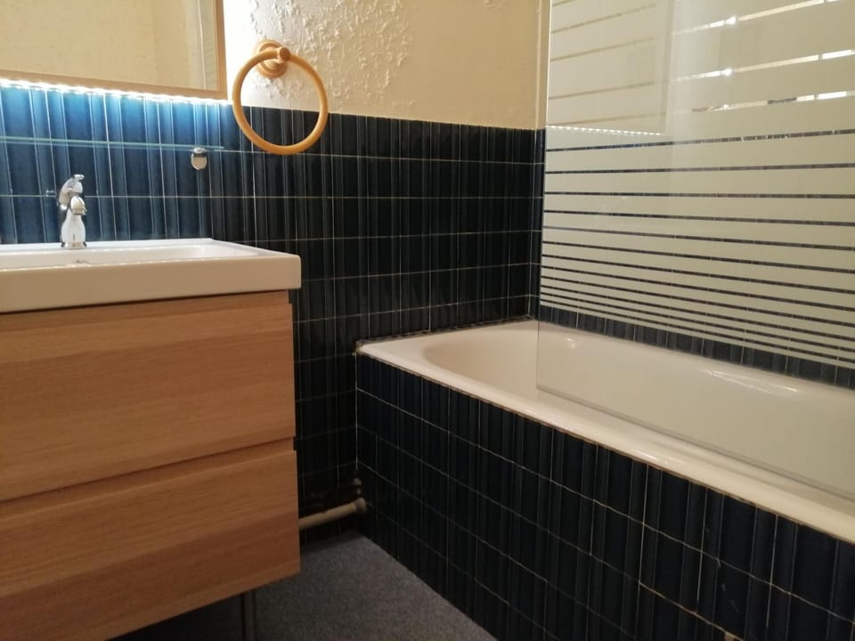 Bathroom, Bath