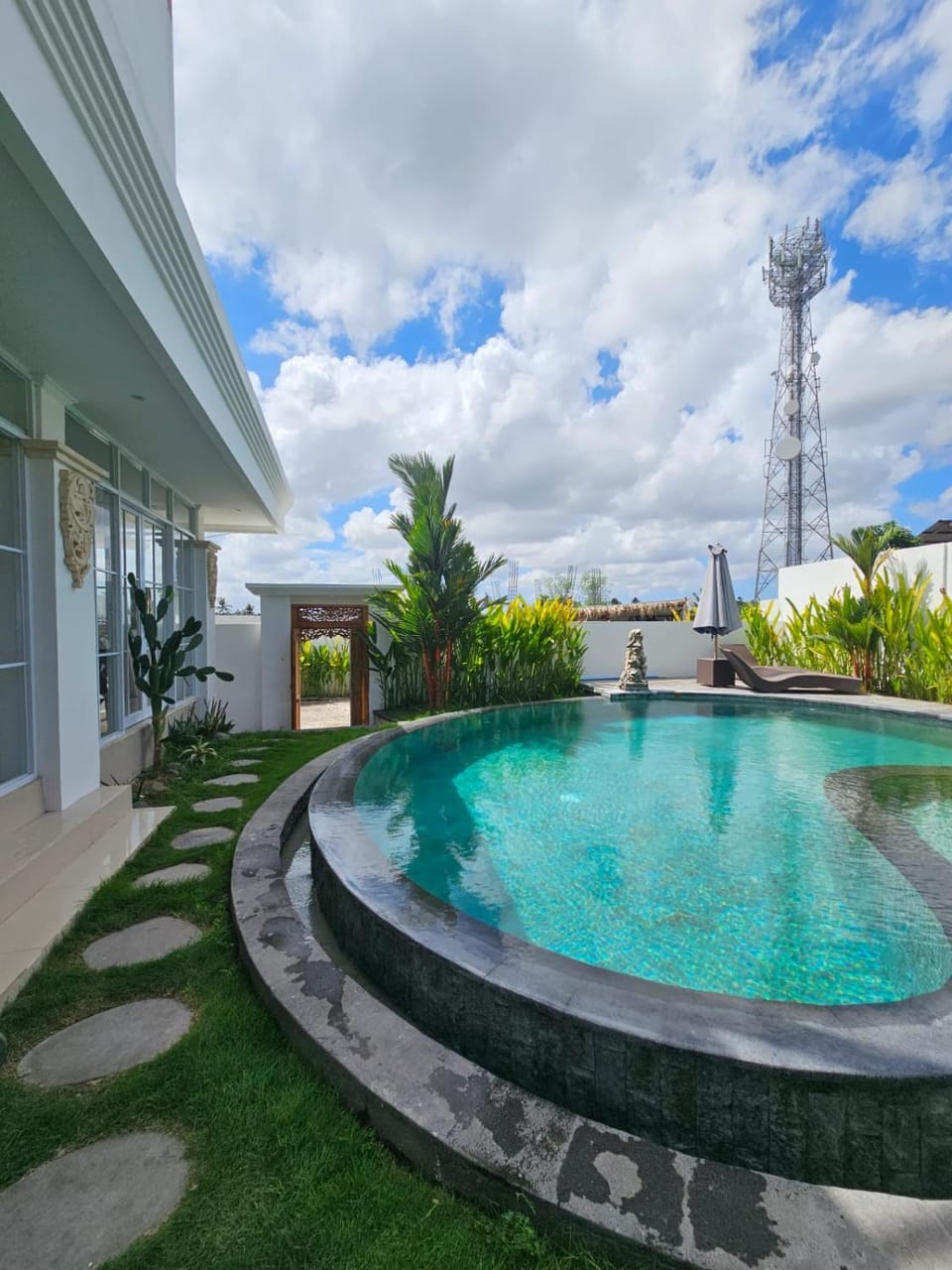 Property building, Garden, Swimming pool