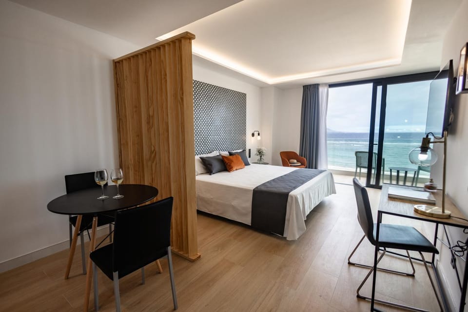 Bed, View (from property/room), Living room, Photo of the whole room, Bedroom