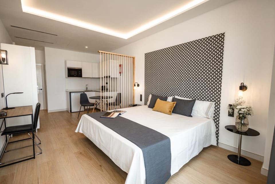 Bed, Living room, Photo of the whole room