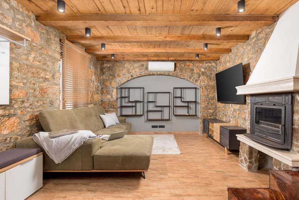 Communal lounge/ TV room, TV and multimedia, Living room, Seating area, Evening entertainment