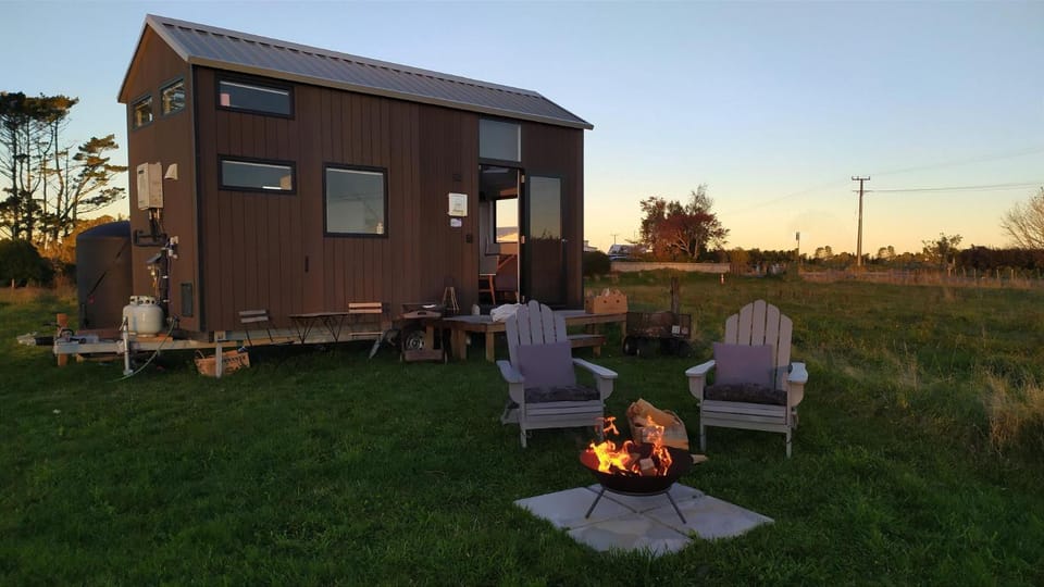 Property building, Patio, Natural landscape, BBQ facilities