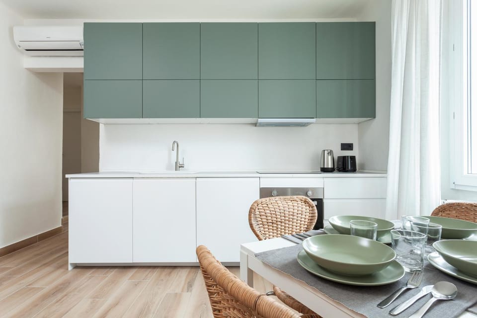 Dining area, kitchen