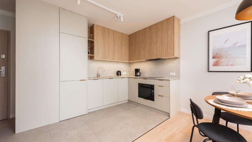 Kitchen or kitchenette, Dining area, stove