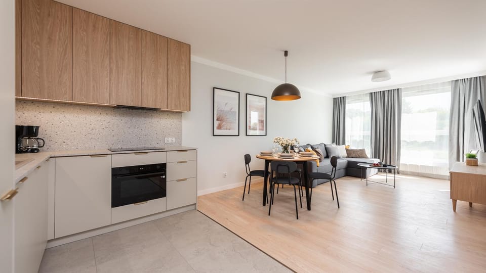 Kitchen or kitchenette, Seating area, stove