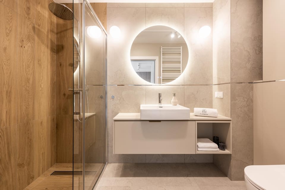 Shower, Toilet, Bathroom, towels