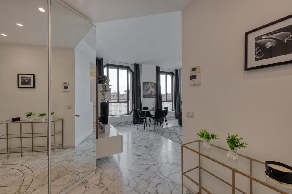 Milan Royal Suites - Duomo Santo Stefano Apartment in Milan