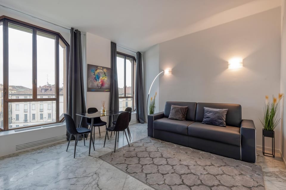 Milan Royal Suites - Duomo Santo Stefano Apartment in Milan