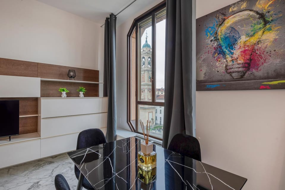 Milan Royal Suites - Duomo Santo Stefano Apartment in Milan