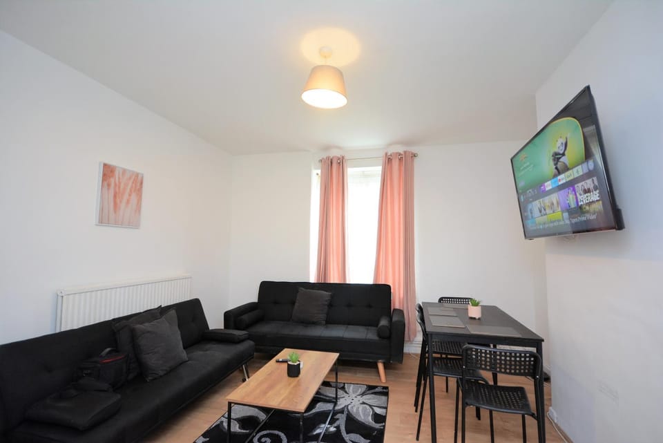 Lovely 3 Bedroom Apartment in Standford Hill Apartment in London Borough of Hackney