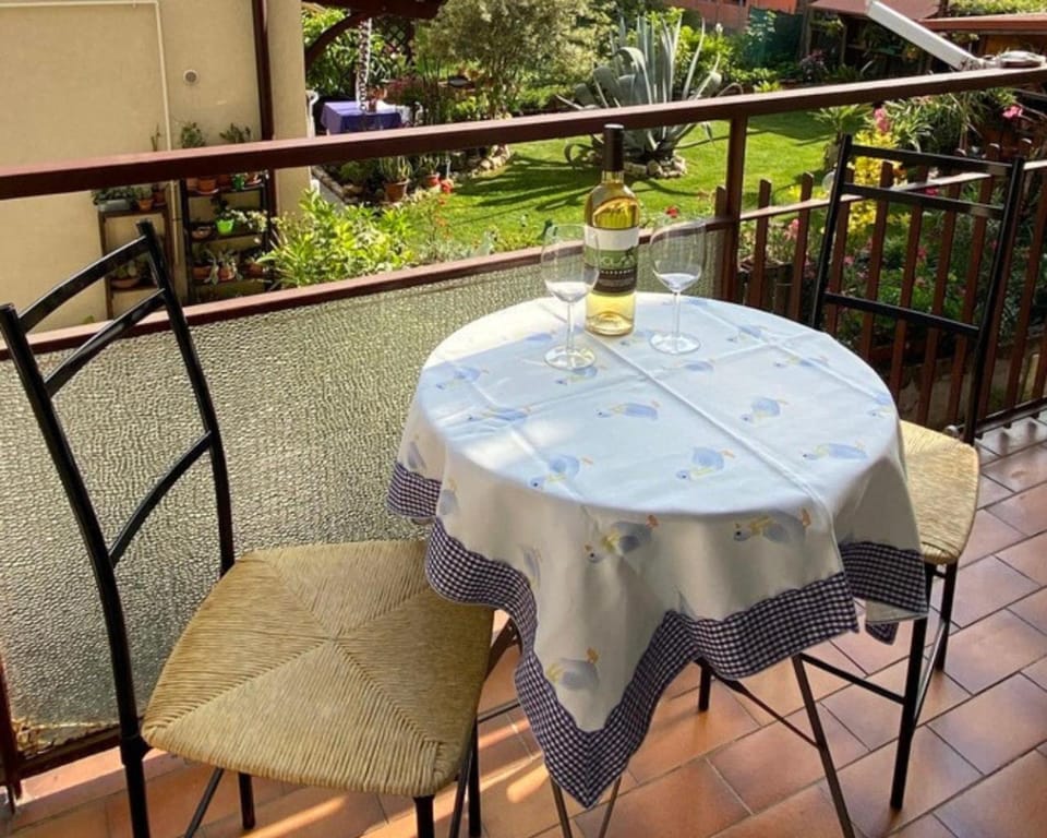 Day, View (from property/room), Balcony/Terrace, Balcony/Terrace, Living room, Dining area, Garden view
