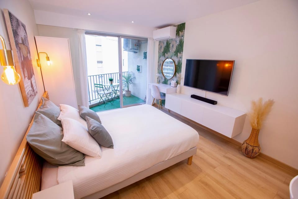 Studio Menton vue mer proche plage et gare Apartment in Menton