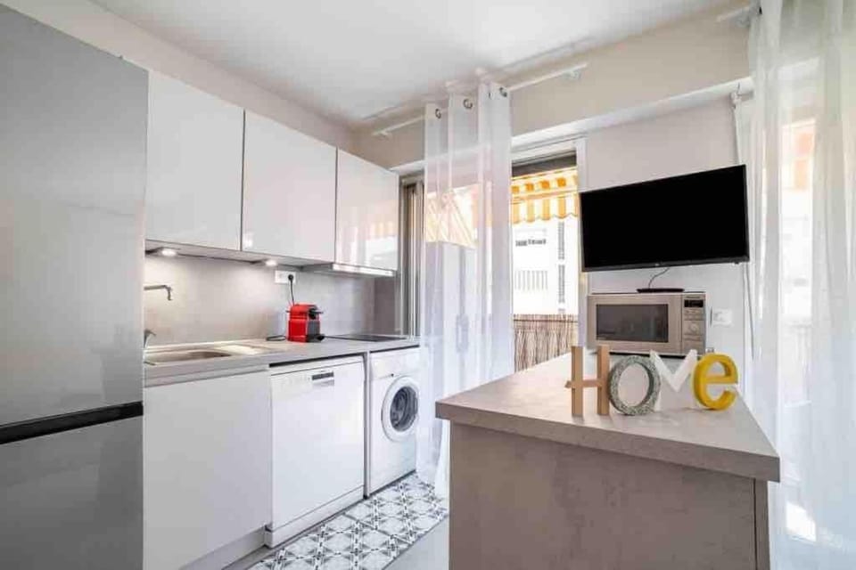 TV and multimedia, Coffee/tea facilities, Kitchen or kitchenette, dishwasher, oven, pet friendly, stove