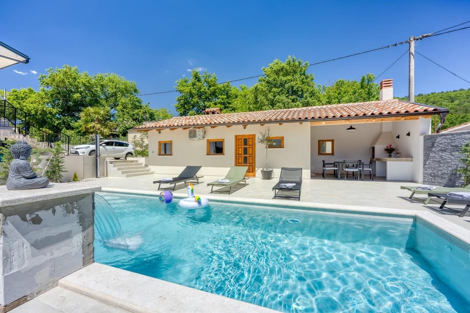 Property building, Patio, Pool view, Swimming pool, sunbed