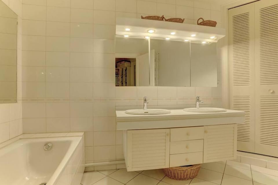 LE Saint Martin Apartment in Versailles