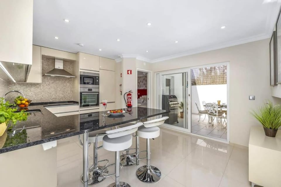 BBQ facilities, Kitchen or kitchenette, Seating area, Dining area, dishwasher, minibar, pet friendly, stove