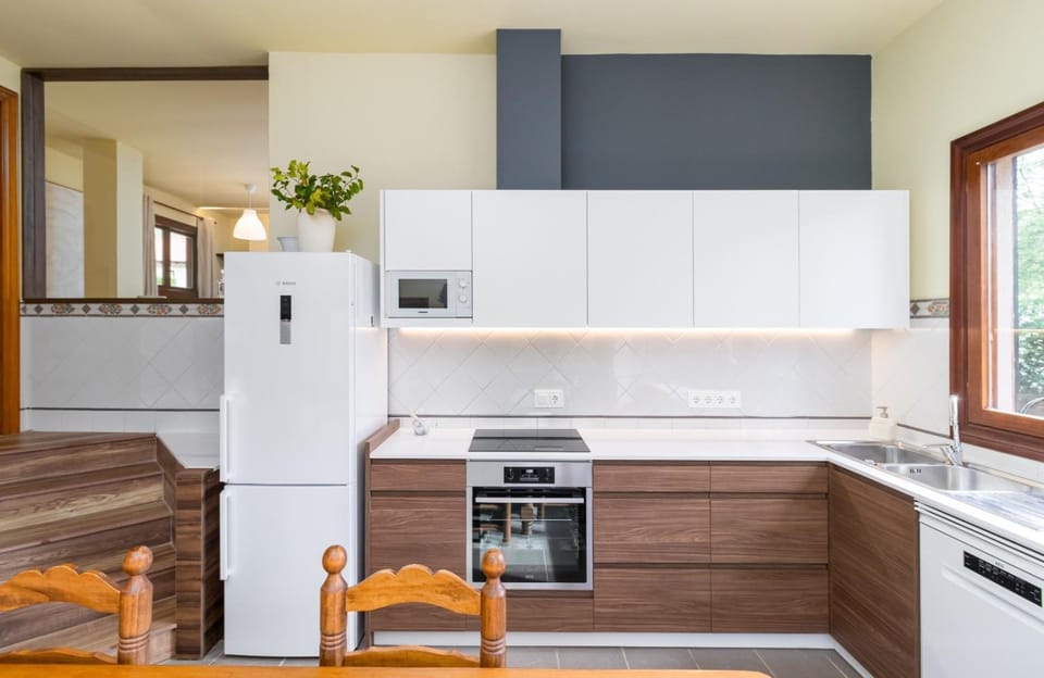 Kitchen or kitchenette, Living room