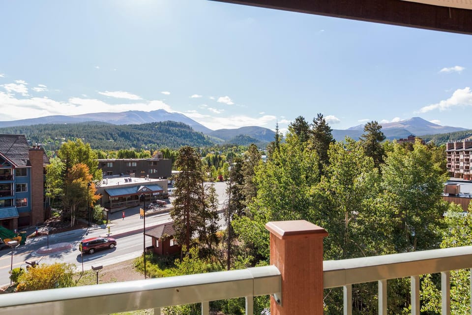Sawmill Creek Condo 403 by Great Western Lodging Apartment in Breckenridge