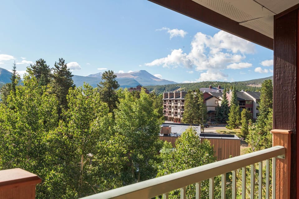 Sawmill Creek Condo 403 by Great Western Lodging Apartment in Breckenridge
