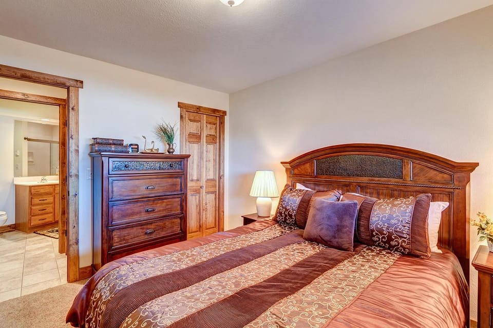 Sawmill Creek Condo 405 by Great Western Lodging Apartment in Breckenridge