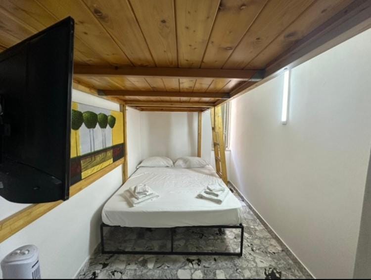 TV and multimedia, Photo of the whole room, Bedroom
