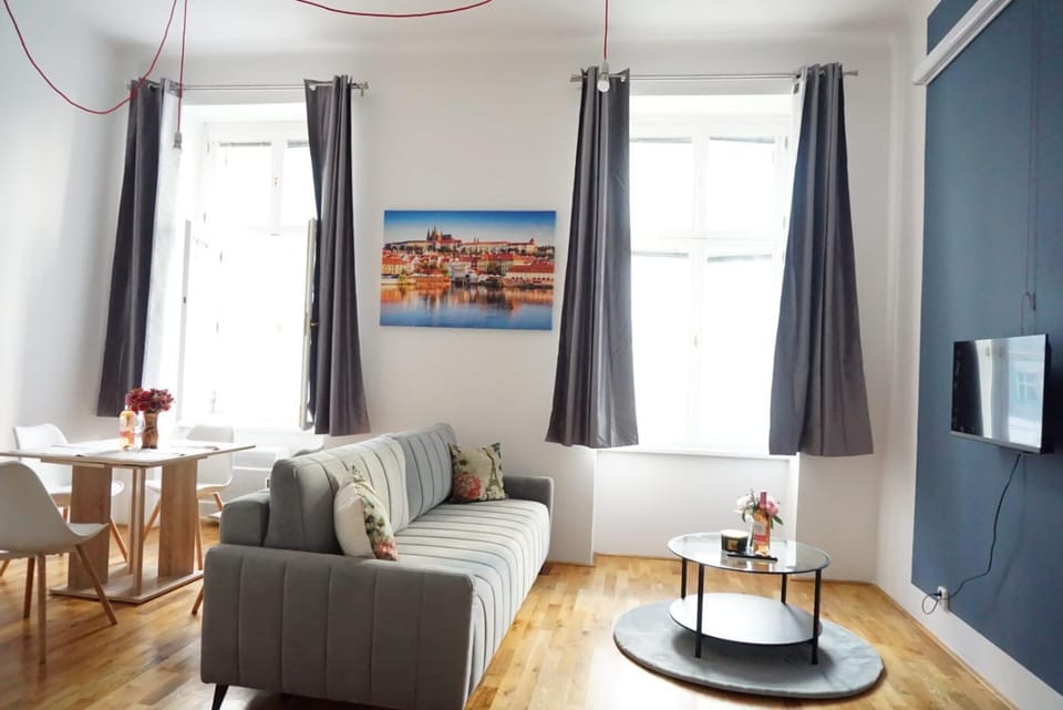 Communal lounge/ TV room, TV and multimedia, Living room