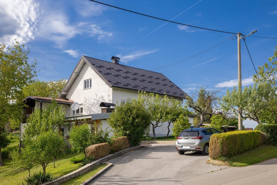 Spring, Day, Neighbourhood, Garden, Garden view, Parking