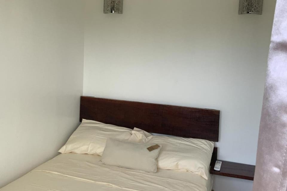 2Bed Apartment - Pool Garden Parking Apartment in Kingston