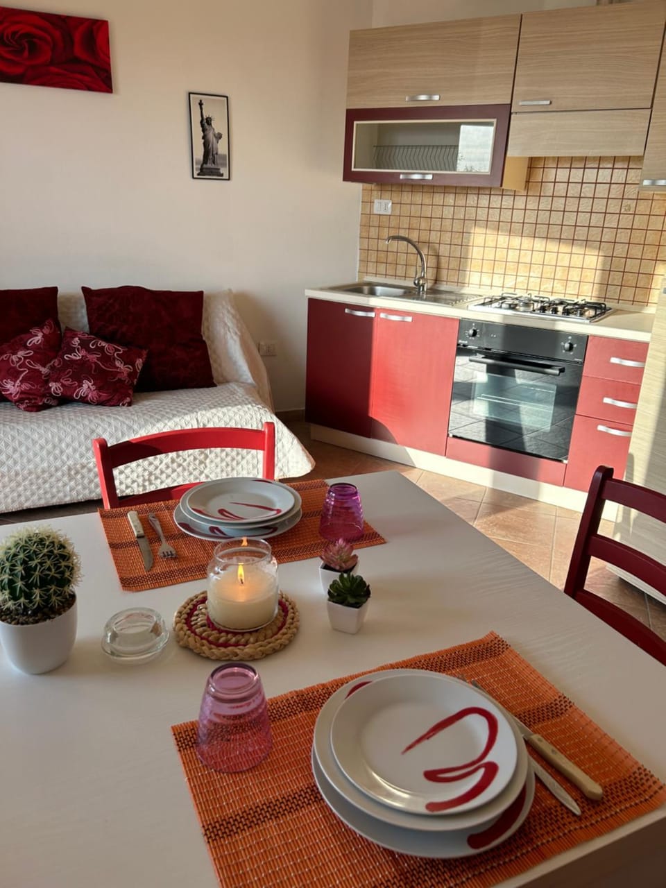 Kitchen or kitchenette, Dining area