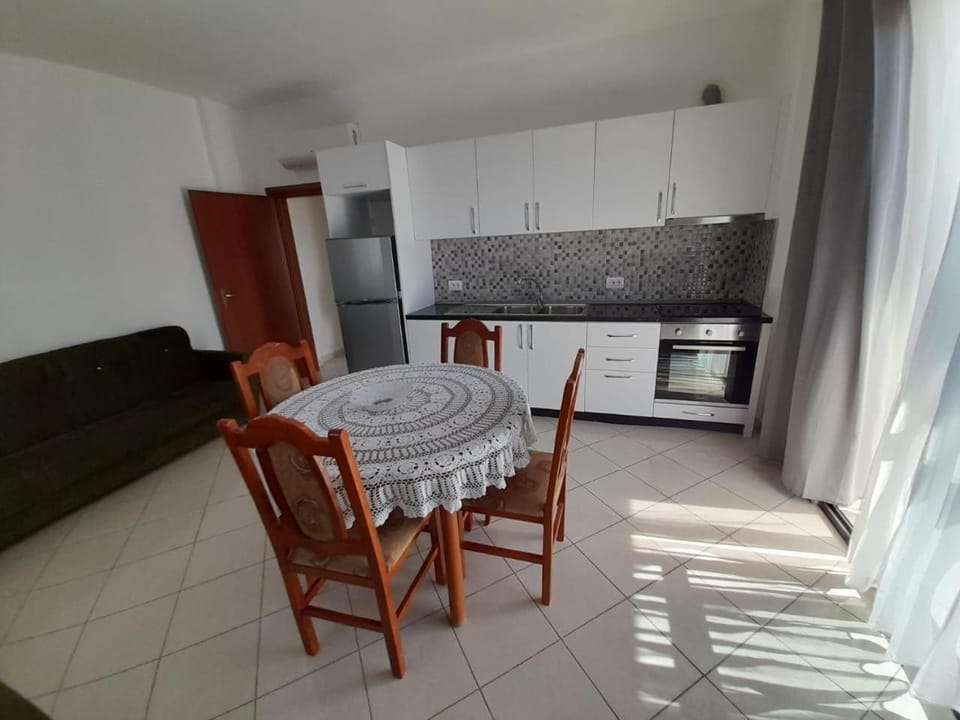 Kitchen or kitchenette, Living room, Seating area, oven