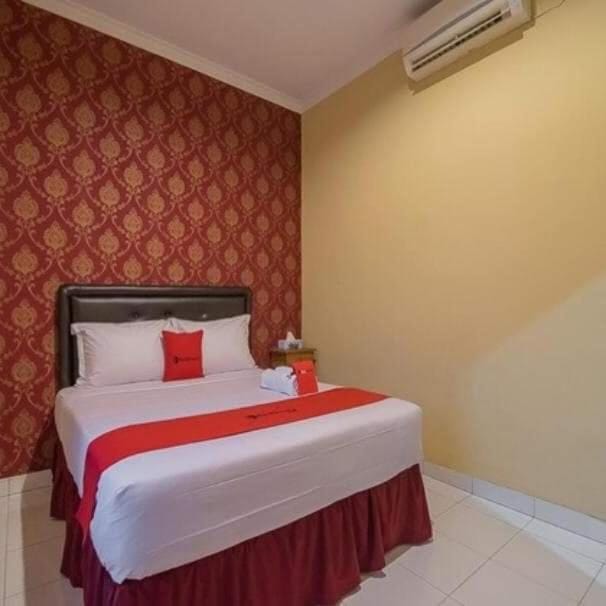 Bedroom, air conditioner