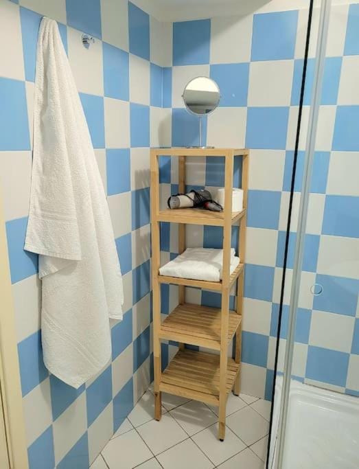 Bathroom, towels
