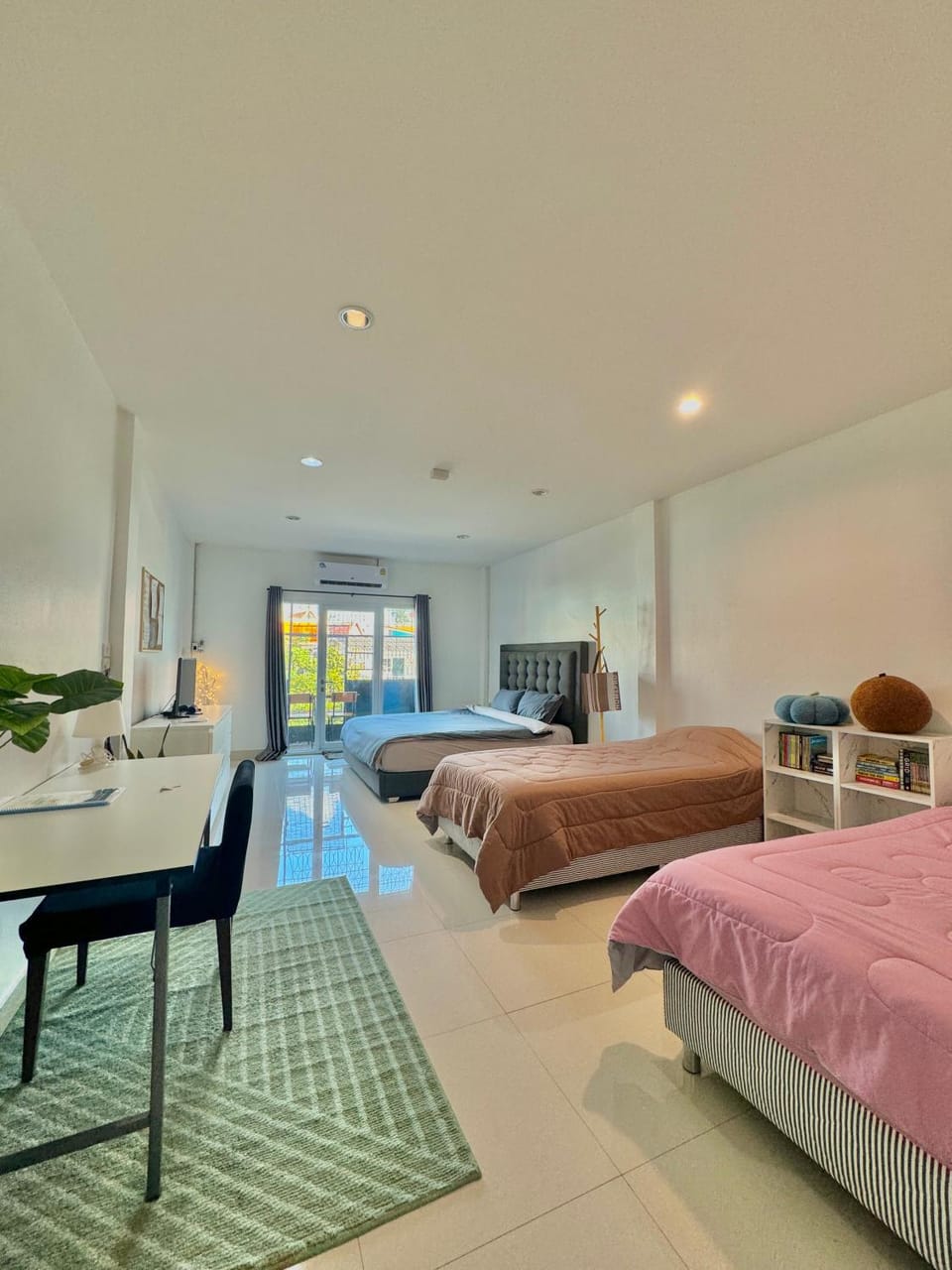 Photo of the whole room, Bedroom