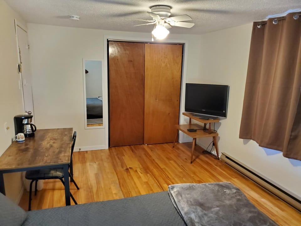 TV and multimedia, Bedroom, wardrobe