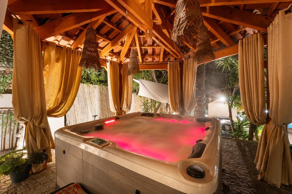 Night, Hot Tub