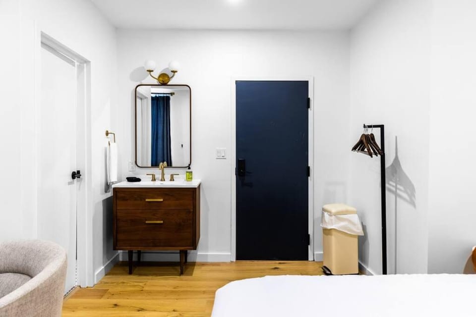 West Market Square, Coffee Shop, Fast Wifi, Downtown Room # 103 Apartment in Bangor