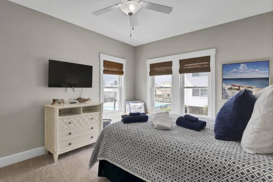 Waterfront*Steps to beach*Boat Launch*Kayaks*Pools House in Topsail Beach