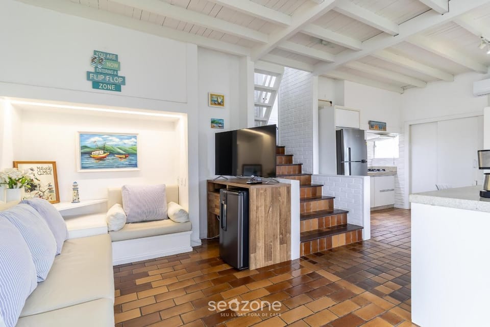 TV and multimedia, Kitchen or kitchenette, Living room, Seating area
