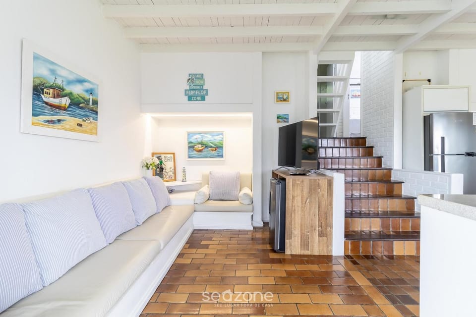 TV and multimedia, Kitchen or kitchenette, Living room, Seating area