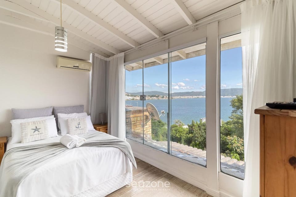 Bed, Bedroom, Sea view