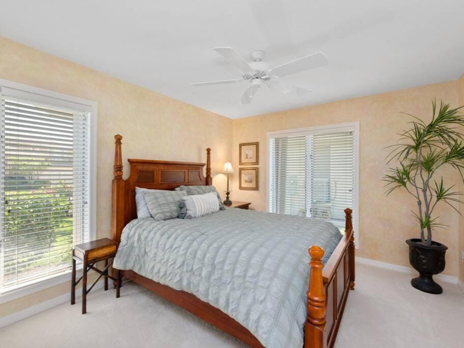 ELEVATED 106 - Spacious 3 Bedroom Waterside Pool Home House in Marco Island