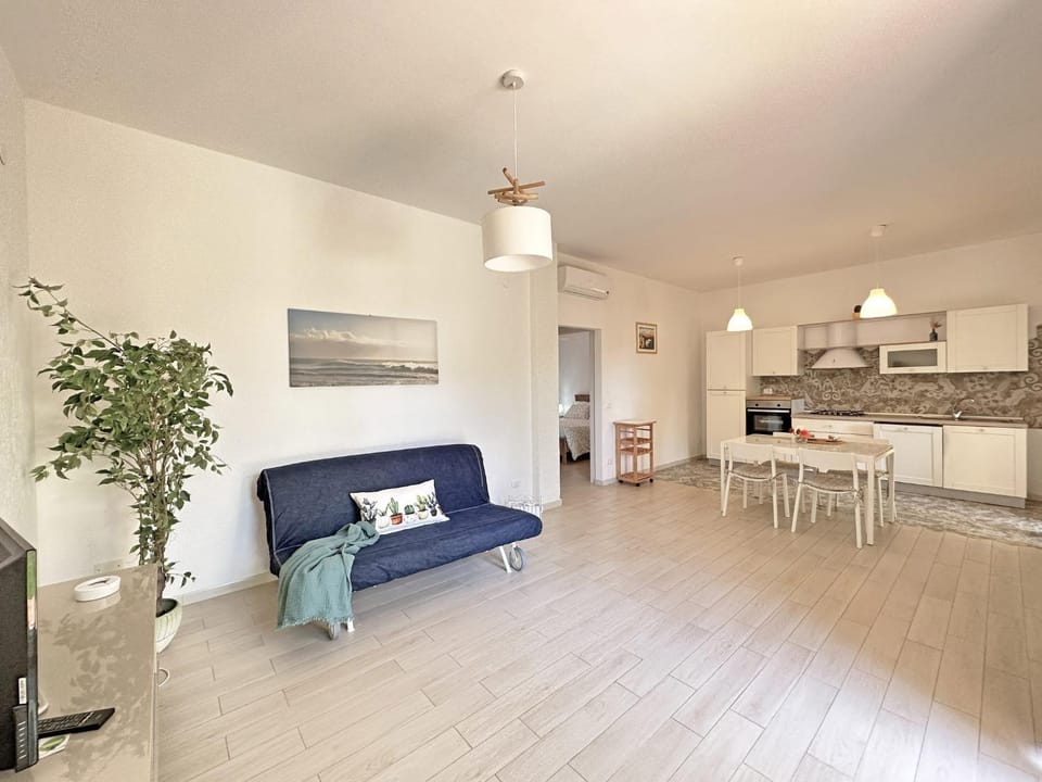 Living room, Seating area, Dining area, stove