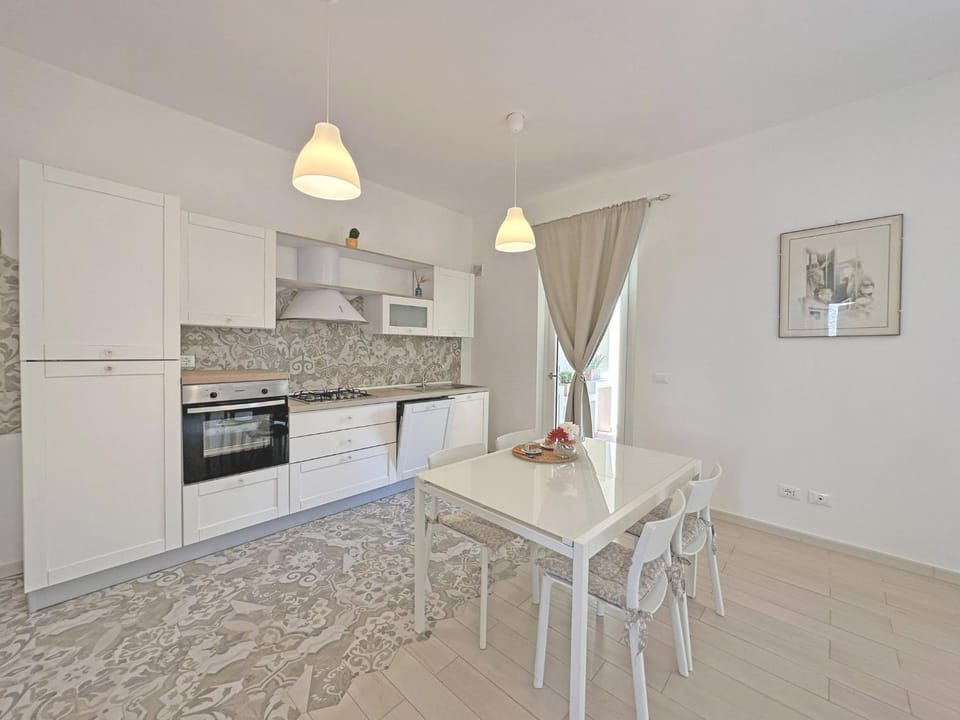 Kitchen or kitchenette, Dining area, dishwasher, oven, pet friendly, stove