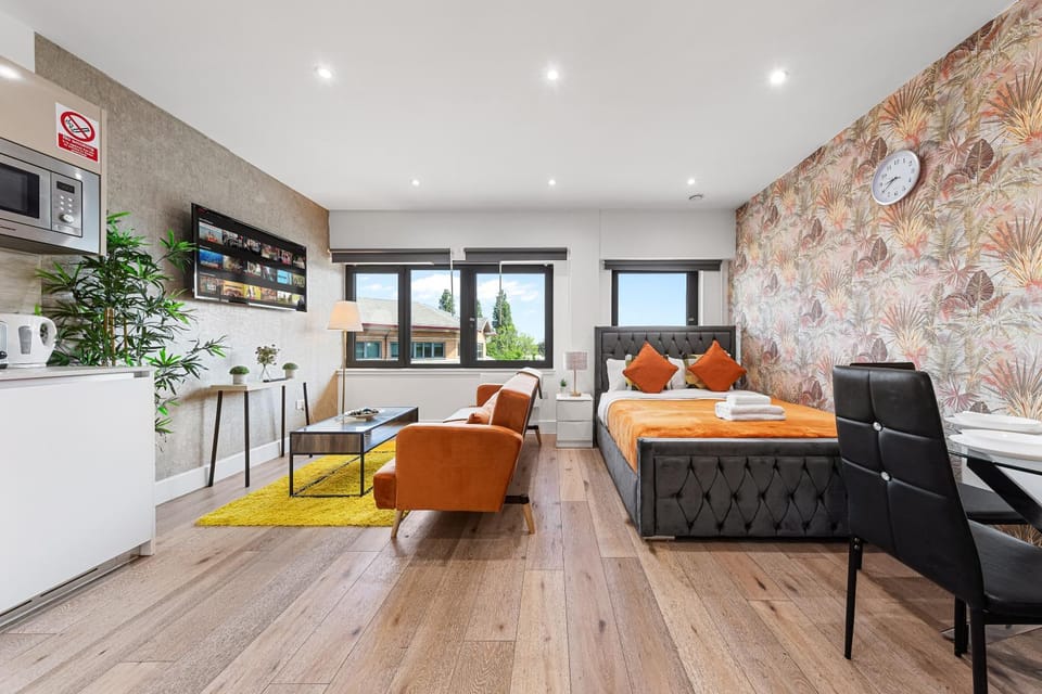 Bed, TV and multimedia, Kitchen or kitchenette, Living room