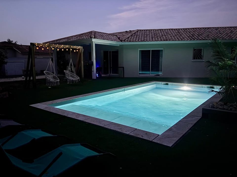 Maison 3 chambres avec piscine chauffée Villa in Mios